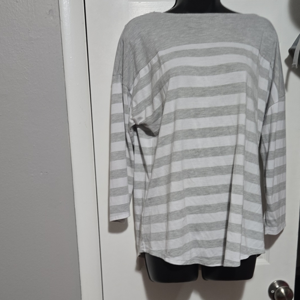 Time and Tru Light Gray Striped Long Sleeve Top
